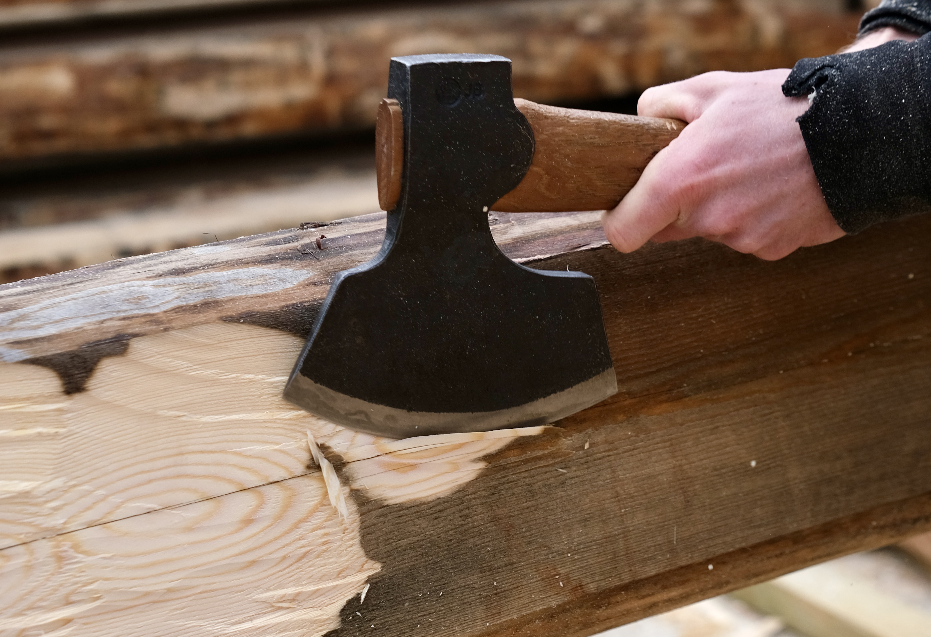 Timmerarbete i träkonstruktion